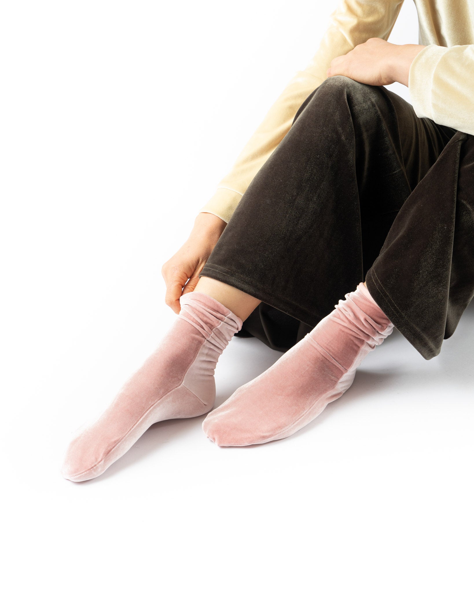 Simone Wild Ankle Velvet Socks in Light Pink