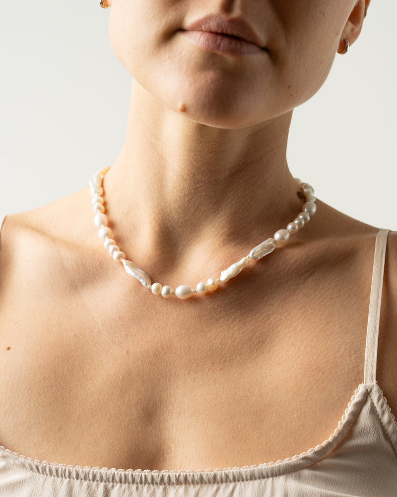 Simone Rocha Baroque Pearl Legato Pattern Necklace in Pearl