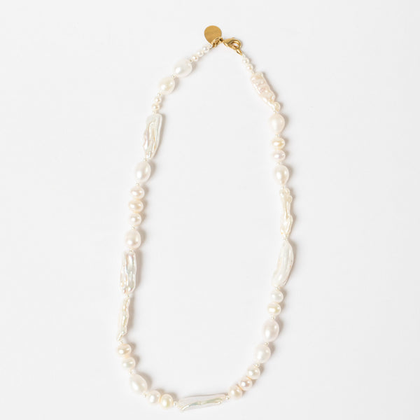 ネックレス・ペンダント Simone Rocha BAROQUE PEARL LEGATO PATTERN NECKLACE Simone Rocha Baroque Pearl Legato Pattern Necklace in Pearl