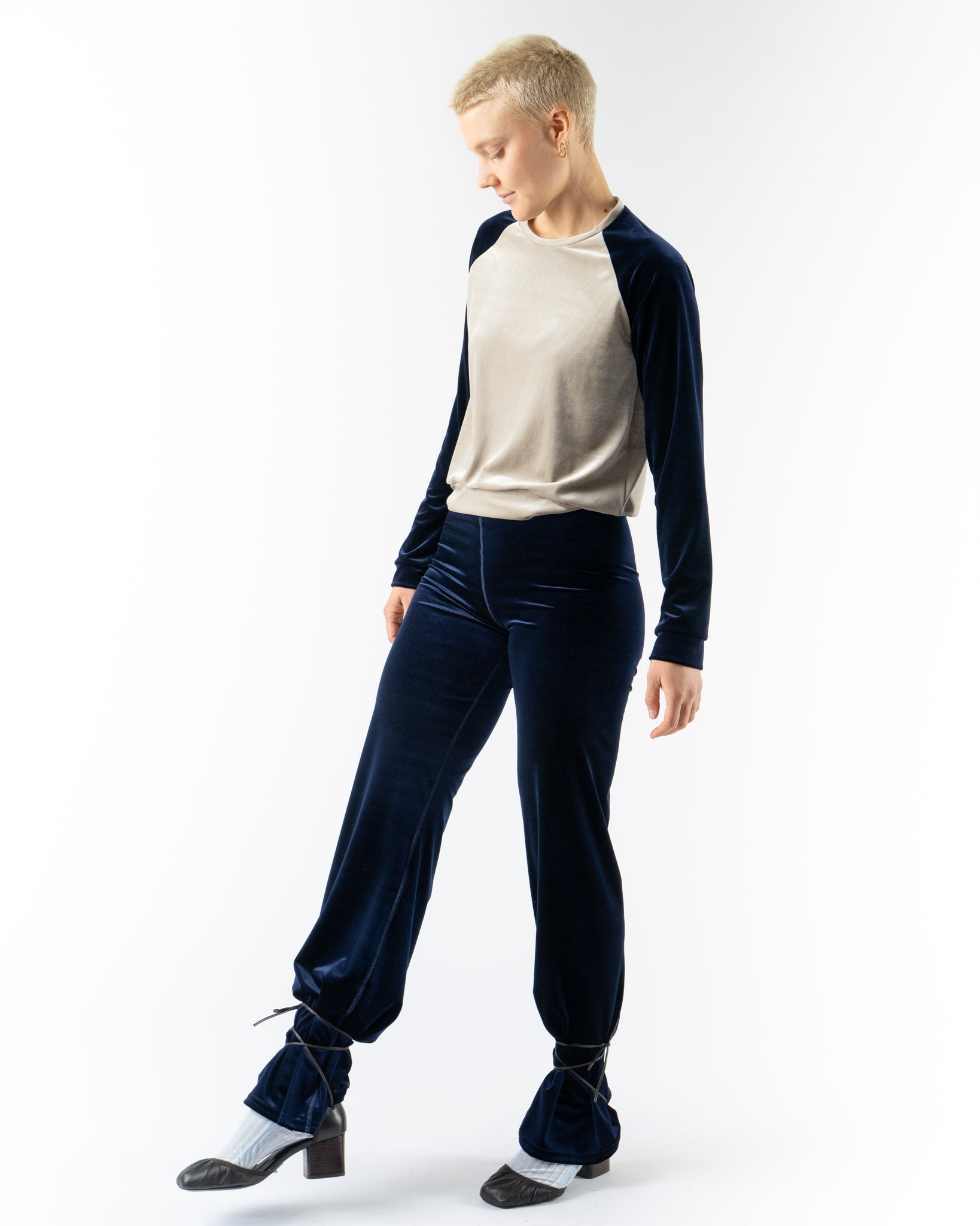 Simone Wild Velvet Raglan Sweater 2-Tone in Taupe/Navy