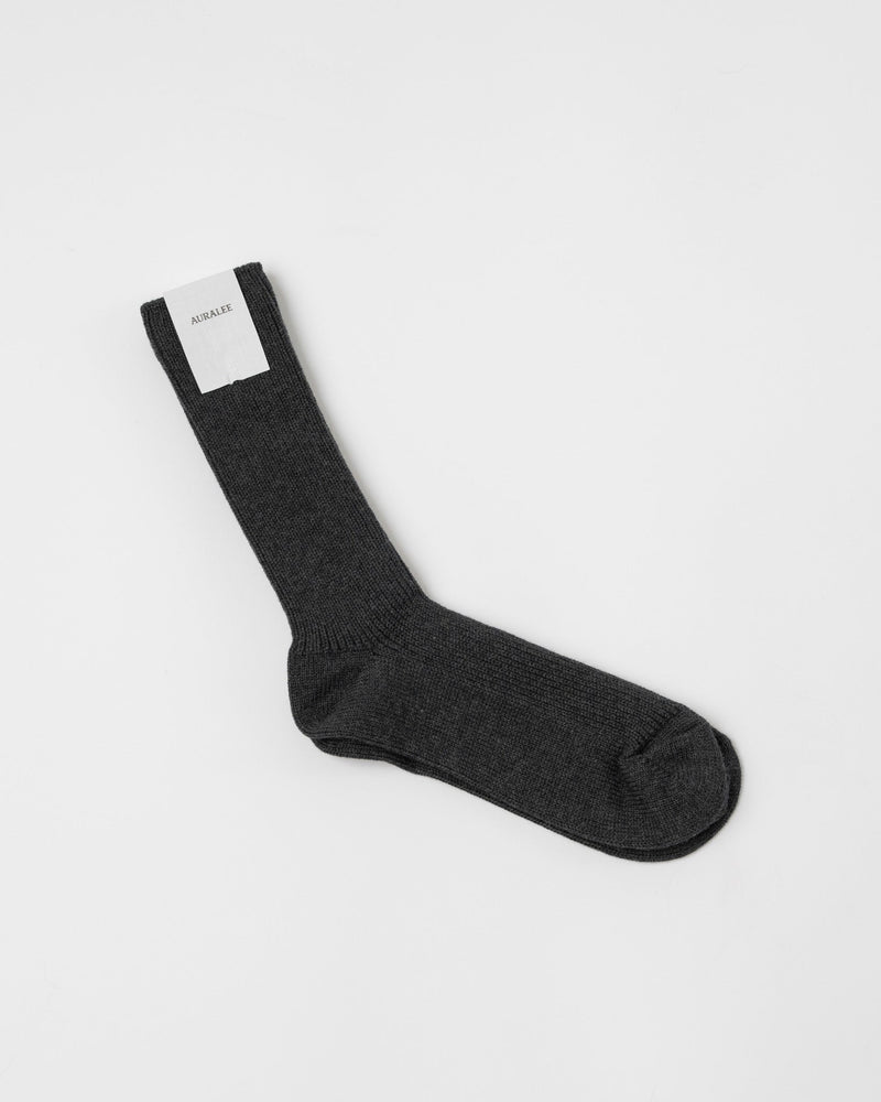 Auralee Cotton Cashmere Low Gauge Socks in Top Charcoal Curated at