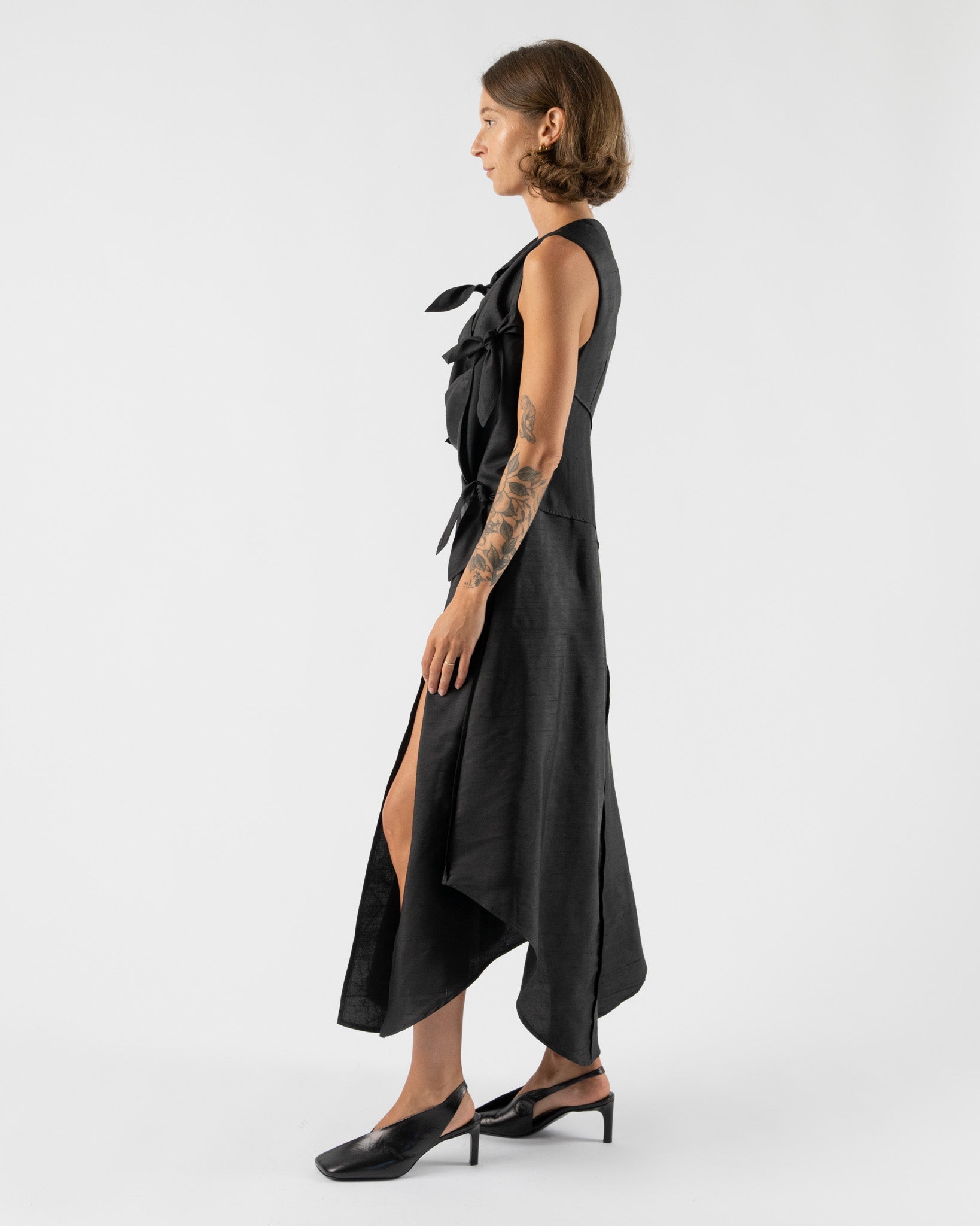 Chelsea-Mak-Tabea-in-Black-Santa-Barbara-Boutique-Jake-and-Jones-Sustainable-Fashion