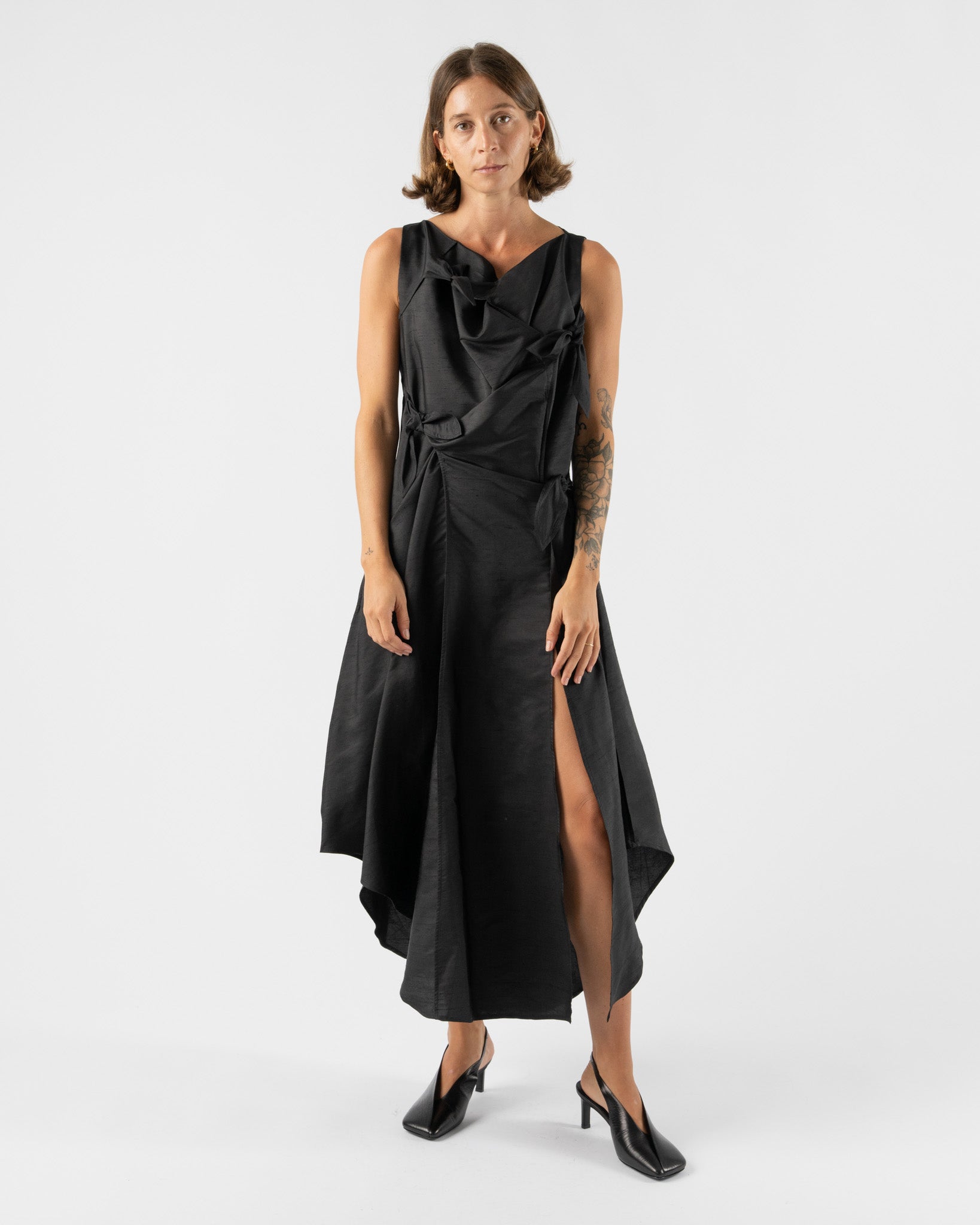 Chelsea-Mak-Tabea-in-Black-Santa-Barbara-Boutique-Jake-and-Jones-Sustainable-Fashion
