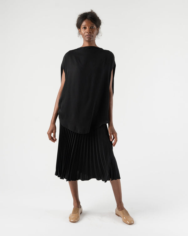 mm6-maison-margiela-pleated-midi-skirt-in-black-ss23-jake-and-jones-a-santa-barbara-boutique