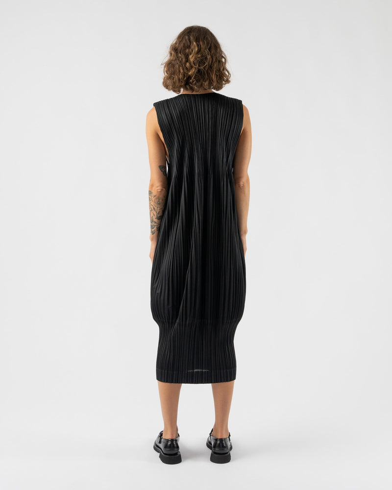 Pleats-Please-Issey-Miyake-Thicker-Bottoms-2-Dress-in-Black-Santa-Barbara-Boutique-Jake-and-Jones-Sustainable-Fashion