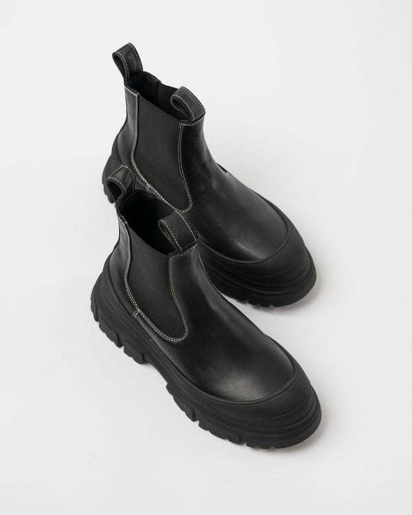 Sofie-DHoore-Fabulous-Rubber-Chelsea-Boots-in-Leather-Black-Santa-Barbara-Boutique-Jake-and-Jones-Sustainable-Fashion
