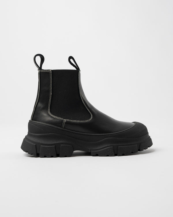 Sofie-DHoore-Fabulous-Rubber-Chelsea-Boots-in-Leather-Black-Santa-Barbara-Boutique-Jake-and-Jones-Sustainable-Fashion