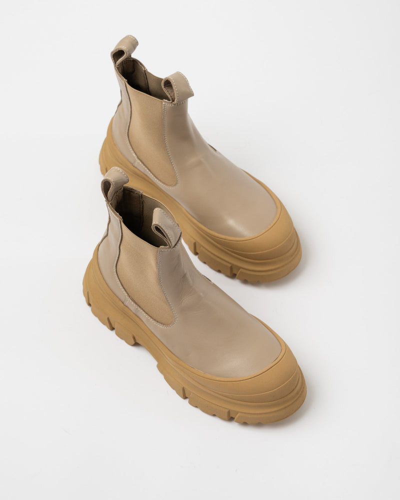 Sofie-DHoore-Fabulous-Rubber-Chelsea-Boots-in-Leather-Sahara-Santa-Barbara-Boutique-Jake-and-Jones-Sustainable-Fashion