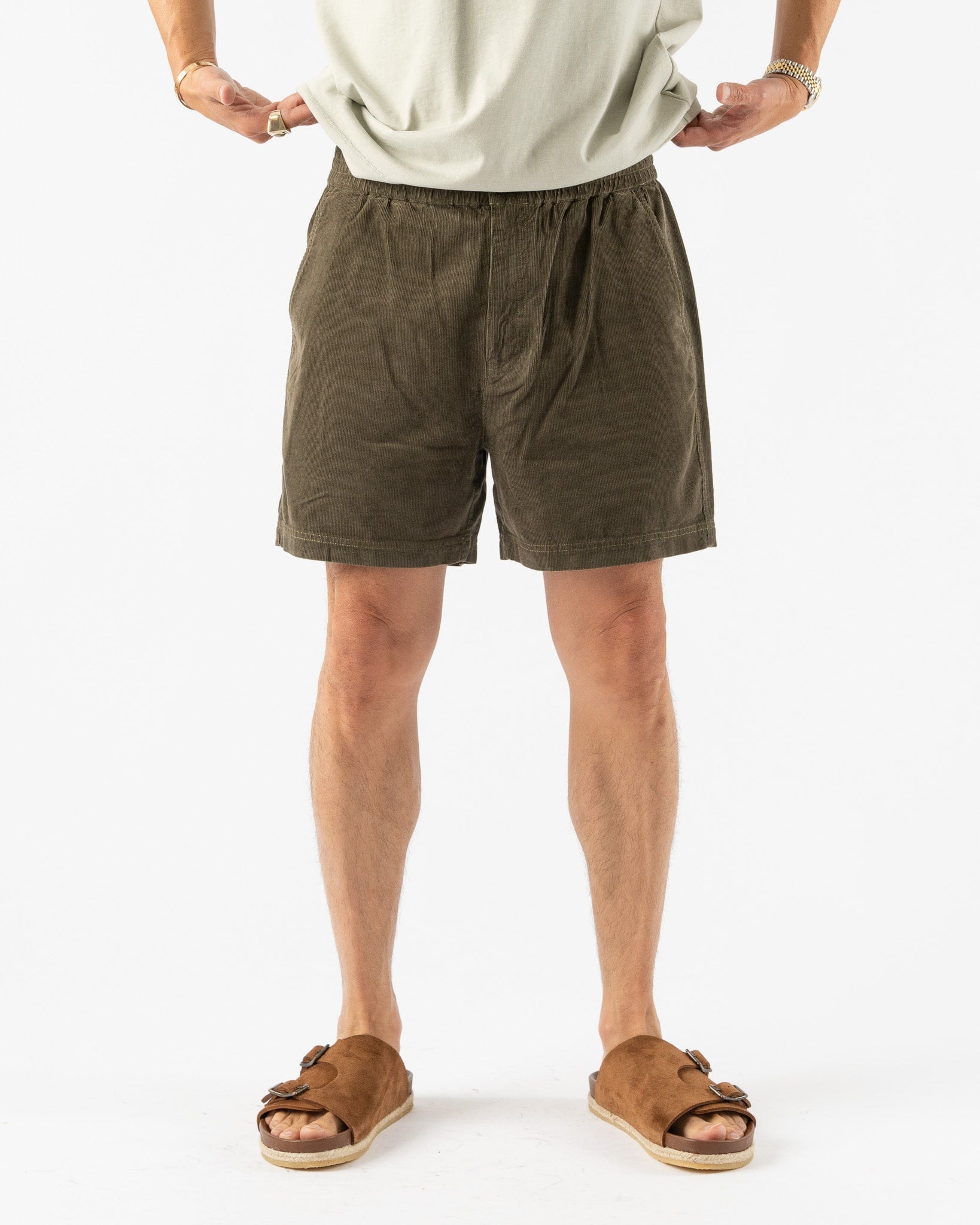 Alex-Mill-Pull-on-Short-in-Fine-Whale-Corduroy-Military-Olive-Santa-Barbara-Boutique-Jake-and-Jones-Sustainable-Fashion