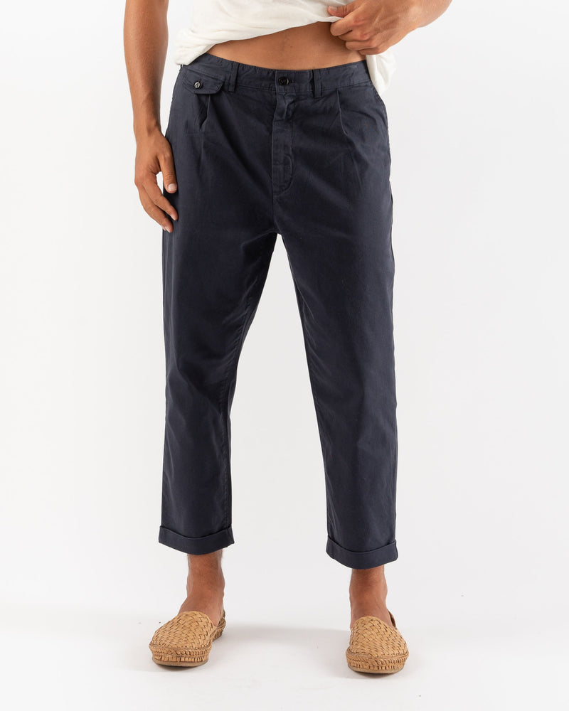 Alex-Mill-Standard-Pleated-Chino-in-Dark-Navy-MFW22-jake-and-jones-santa-barbara-boutique-curated-slow-fashion