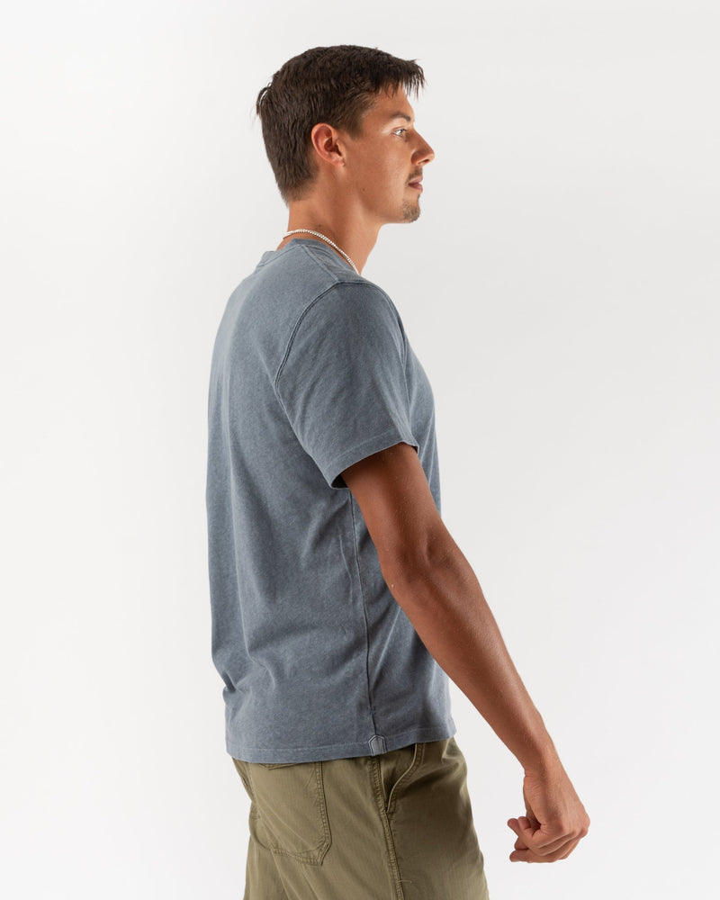 alex-mill-vintage-wash-pocket-tee-in-faded-blue-mfw22-jake-and-jones-a-santa-barbara-boutique-curated-slow-fashion