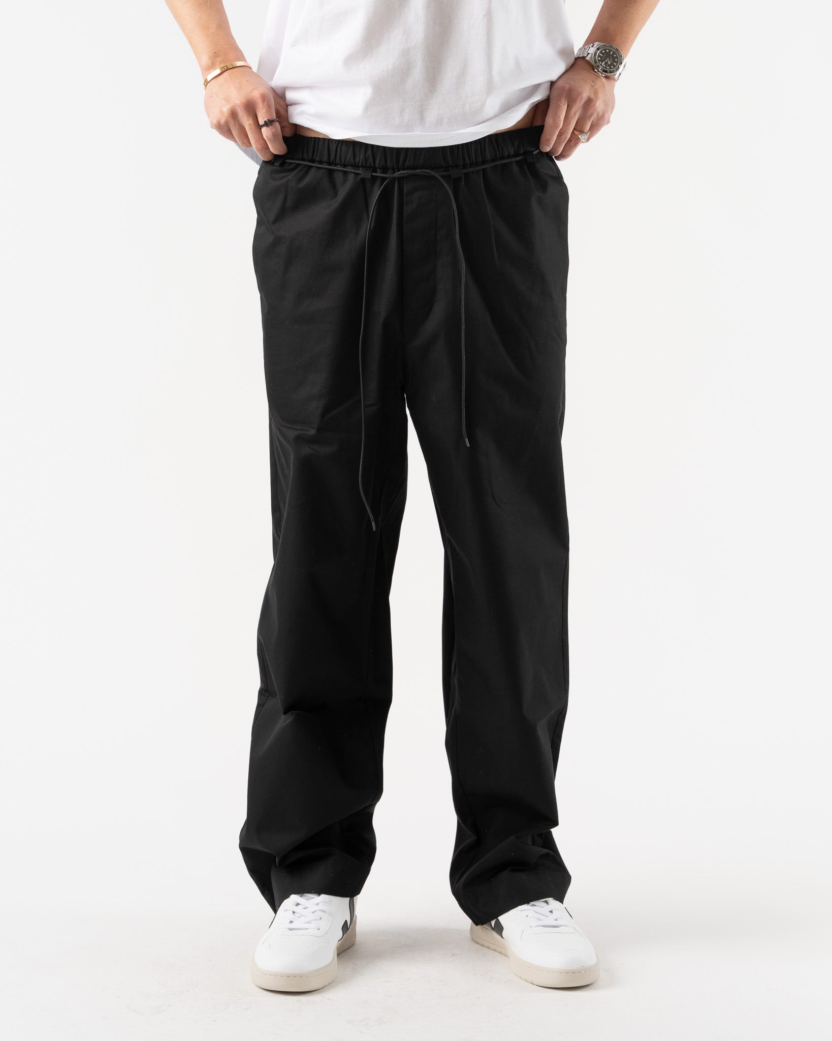applied-art-forms-dm1-2-drawstring-pant-in-black-mss23-jake-and-jones-a-santa-barbara-boutique