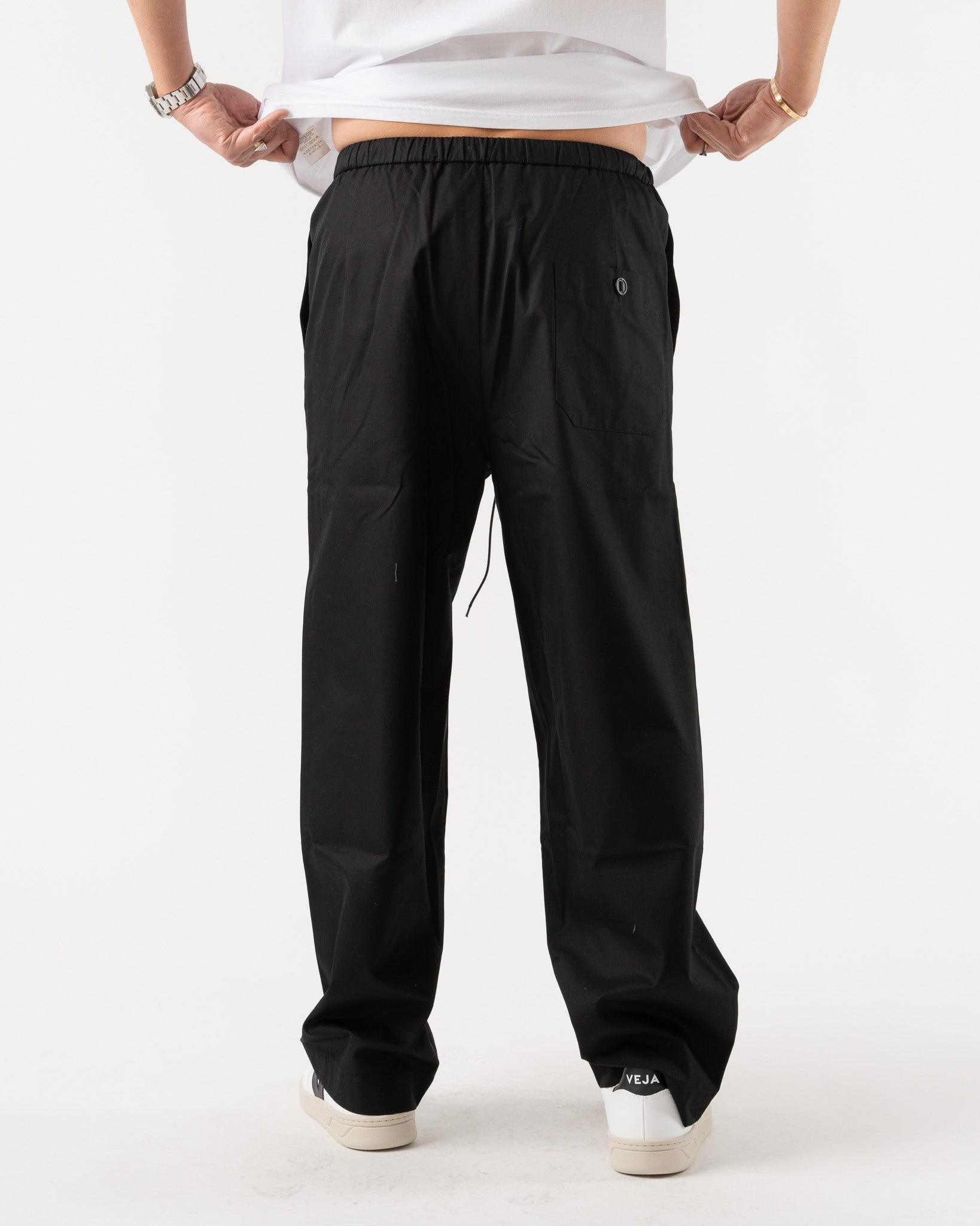 applied-art-forms-dm1-2-drawstring-pant-in-black-mss23-jake-and-jones-a-santa-barbara-boutique