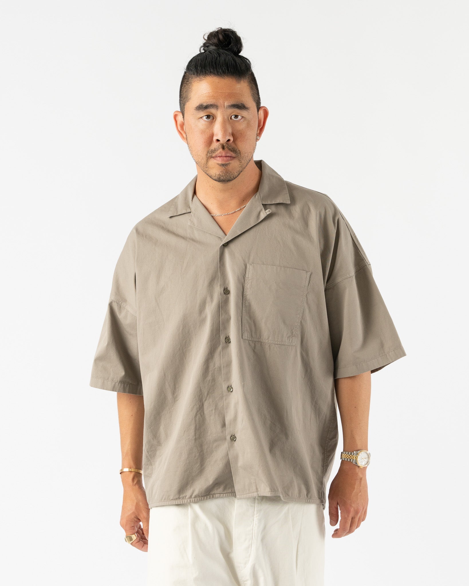 Applied-Art-Forms-PM2-1-Short-Sleeve-Shirt-in-Light-Charcoal-Santa-Barbara-Boutique-Jake-and-Jones-Sustainable-Fashion