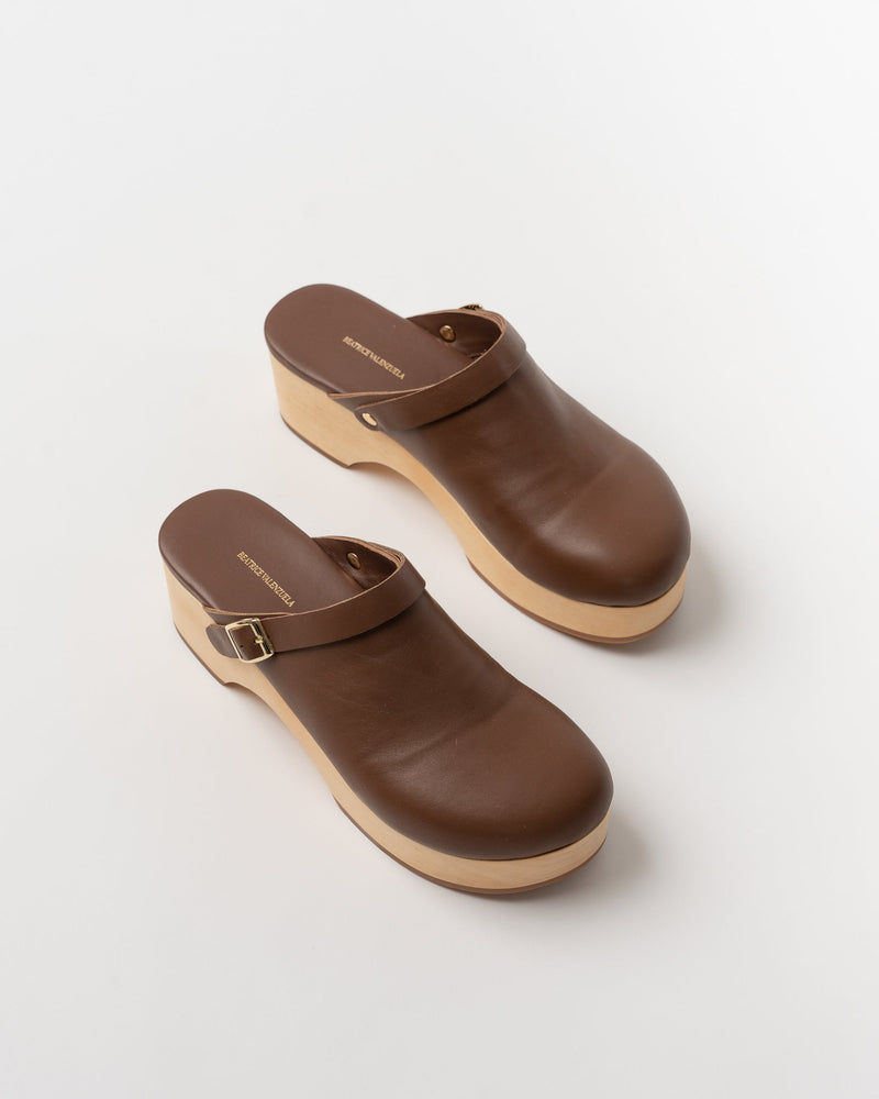 Beatrice-Valenzuela-Wooden-Clog-in-Cacao-FW22-jake-and-jones-santa-barbara-boutique-curated-slow-fashion