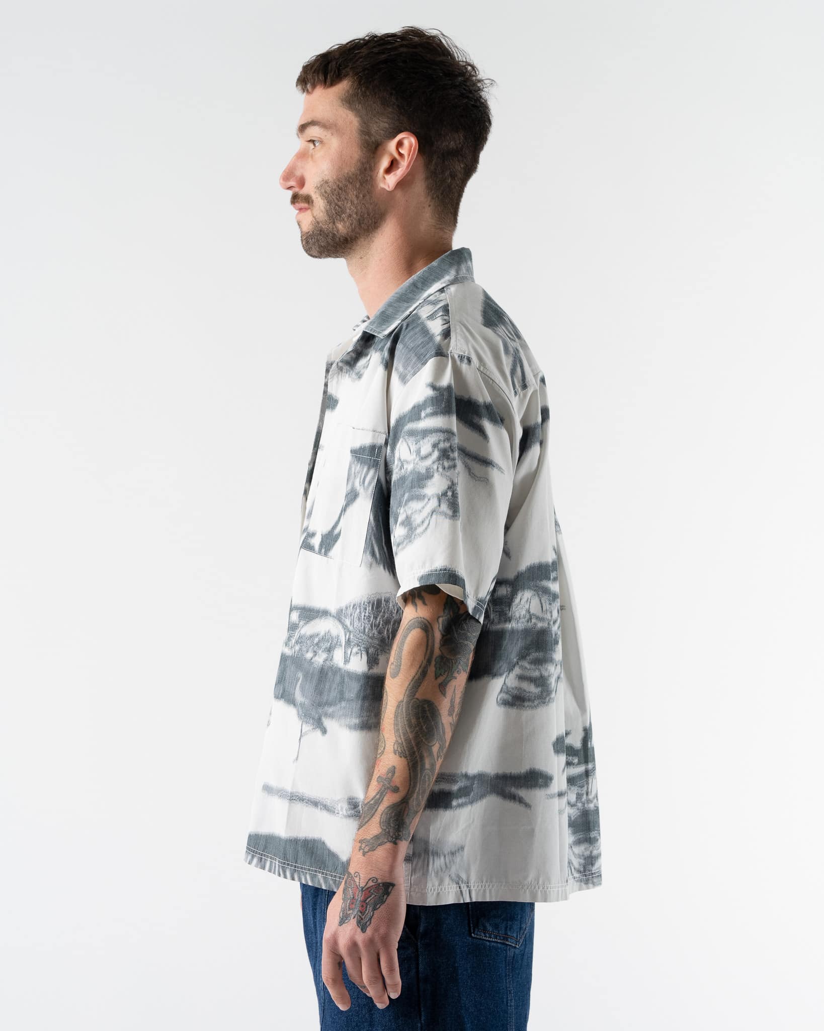 henrik-vibskov-the-artist-shirt-in-black-white-ikat-mss23