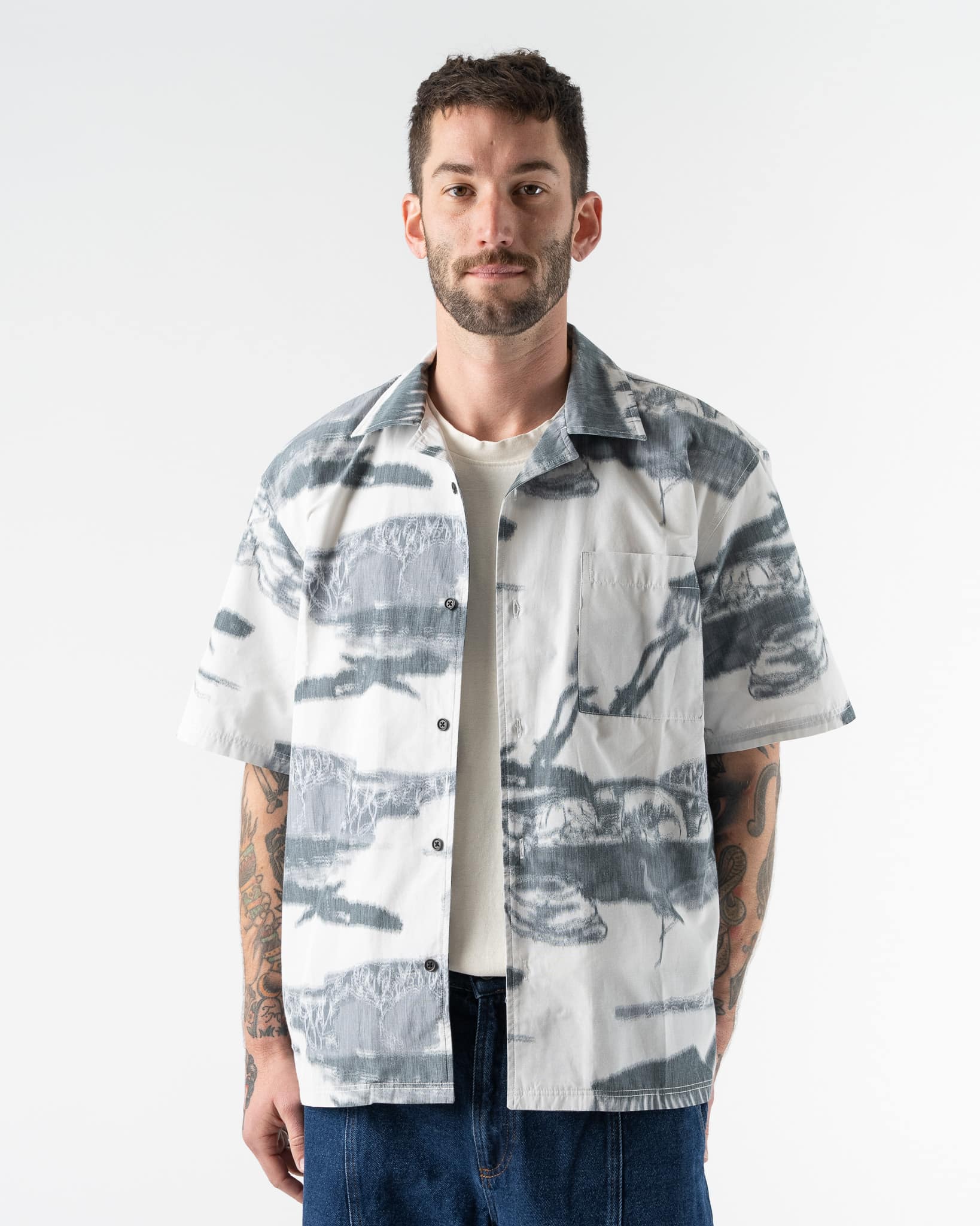 henrik-vibskov-the-artist-shirt-in-black-white-ikat-mss23