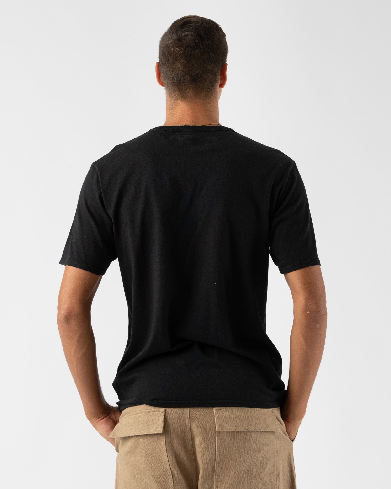 Knickerbocker-T-Shirt-in-Black-Santa-Barbara-Boutique-Jake-and-Jones-Sustainable-Fashion