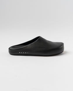 Marni-Fussbett-Sabot-Shoe-in-Black-Grained-Calf-Leather-Santa-Barbara-Boutique-Jake-and-Jones-Sustainable-Fashion