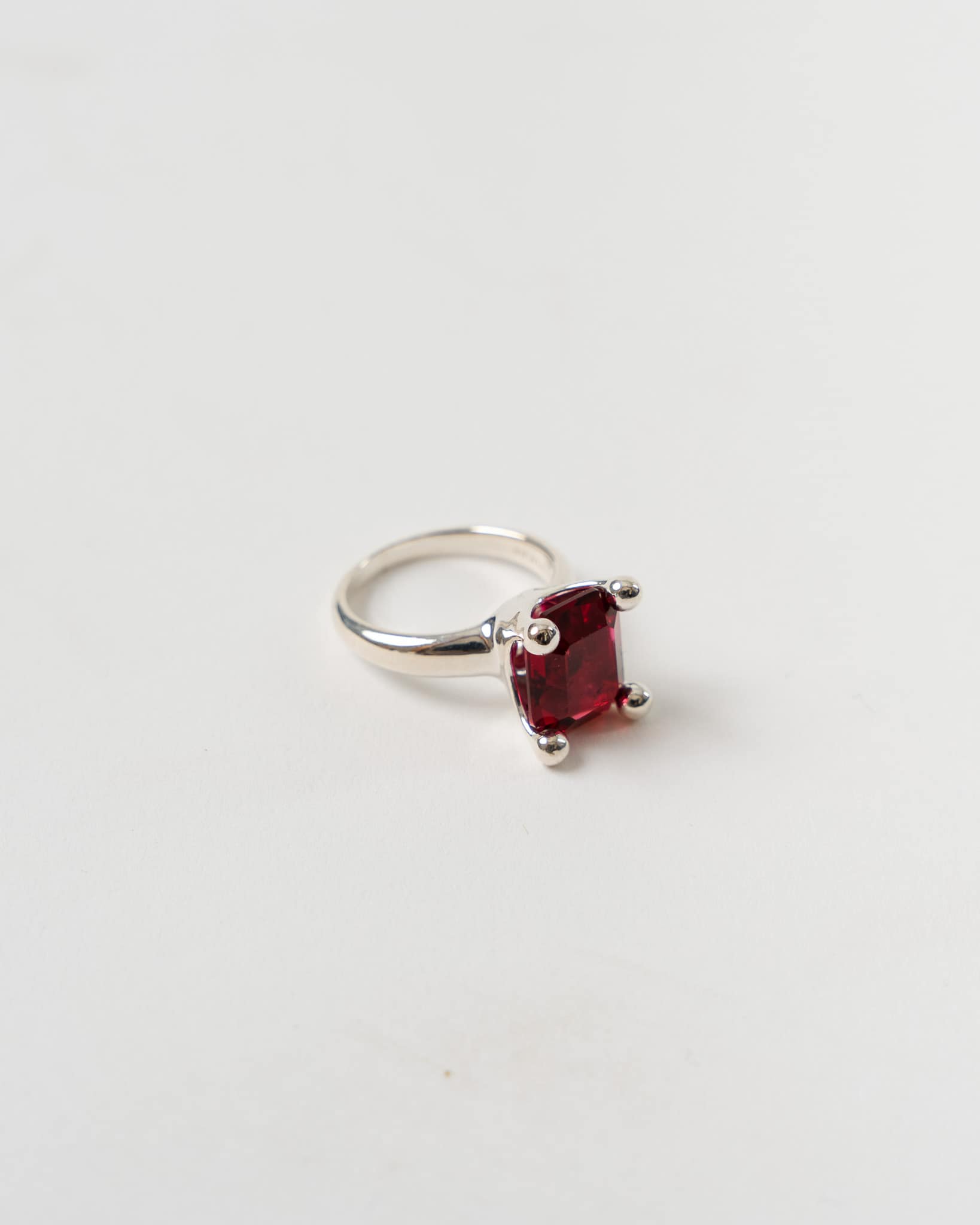 mondo-mondo-atomic-particle-ring-in-sterling-silver-fuschia-fw22