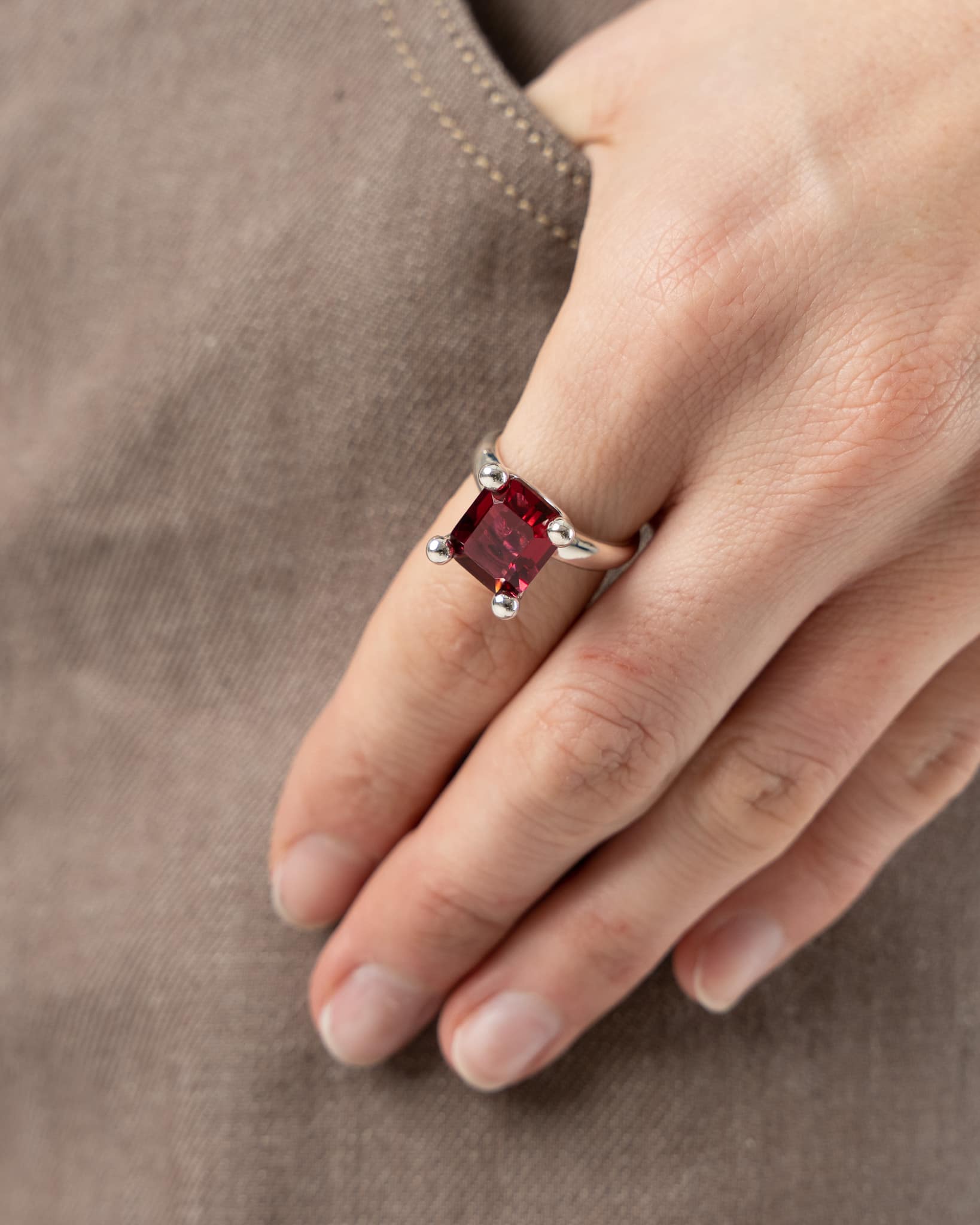 mondo-mondo-atomic-particle-ring-in-sterling-silver-fuschia-fw22