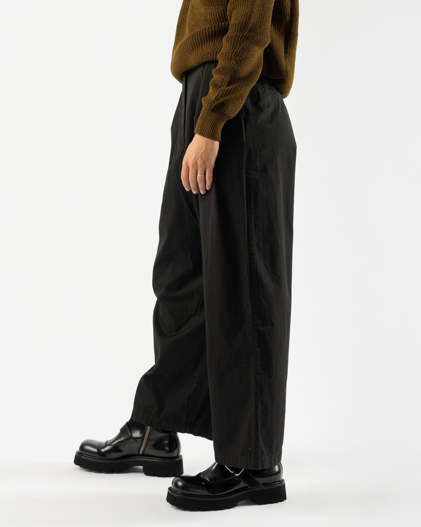 Shaina-Mote-Boy-Trouser-in-Washed-Cotton-Onyx-Santa-Barbara-Boutique-Jake-and-Jones-Sustainable-Fashion